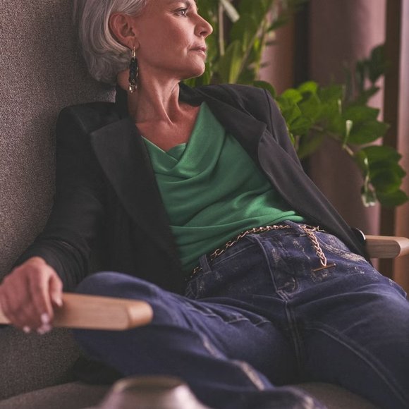 MELANIE LYNE: Drape Neck Zipper Detail Top - green - Picture 4 of 6